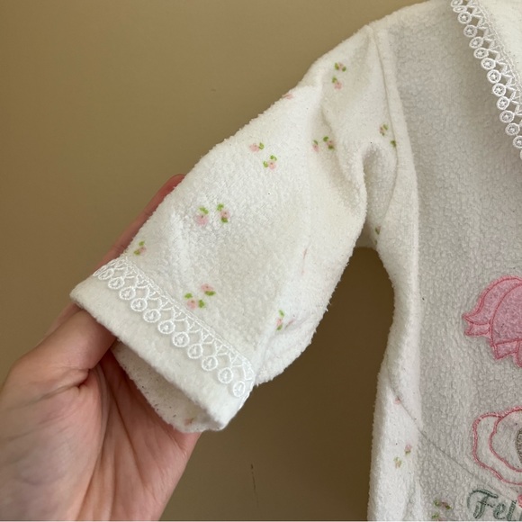 ◻️FELICITA: Girl size 0, white fuzzy pullover with floral accent, preowned◻️ - Picture 6 of 8